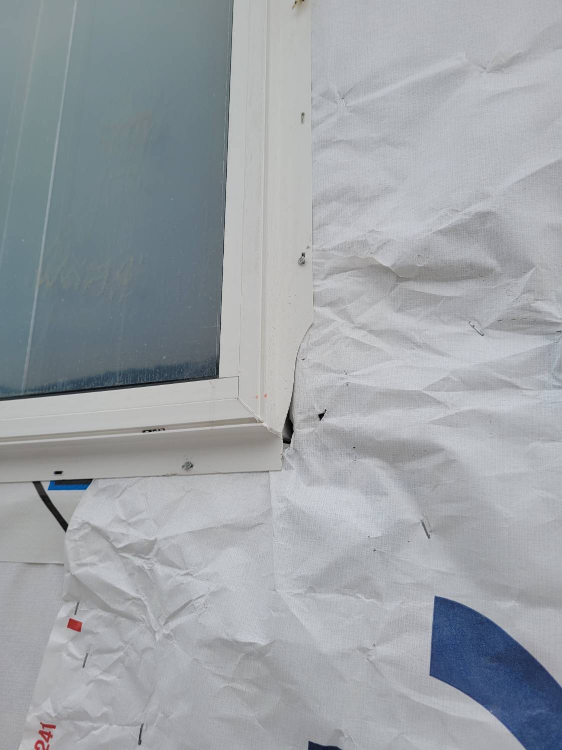 A broken window flange observed on a brand new window, installed on a new home during construction.